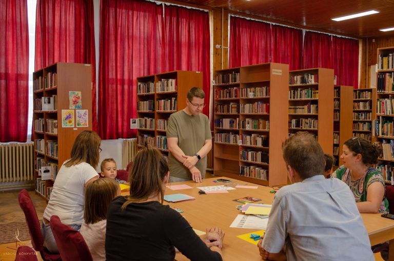Nyári kreatív délutánjain utolsó foglalkozásán origamizni hívtuk az érdeklődőket.