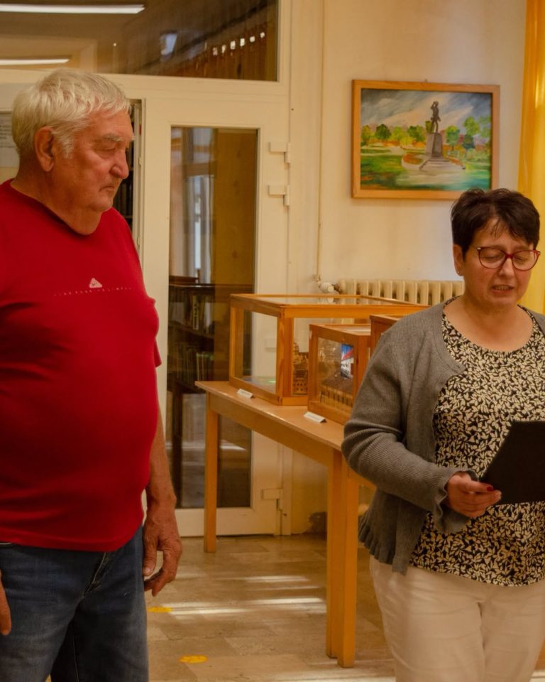 Körmendi Ferenc gyufamakett kiállítása a Városi Könyvtárban.